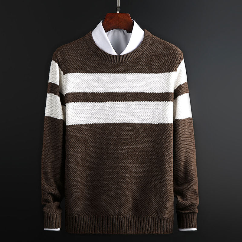 Maglione girocollo a righe da uomo, stile casual ed elegante. Pullover versatile per abbigliamento maschile alla moda.