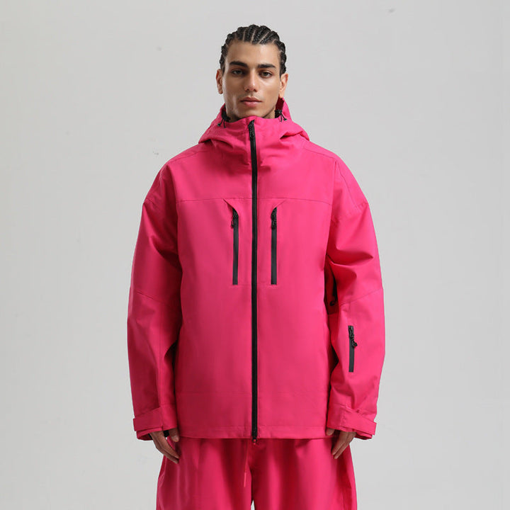 Dettagli tasche e cerniere su giacca sci uomo invernale impermeabile. Cappotto traspirante.