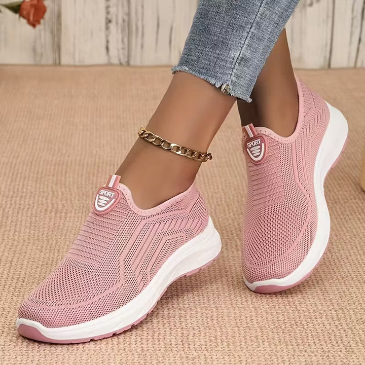 Moderne sneakers donna, design elegante e traspirante per comfort ottimale e supporto quotidiano.