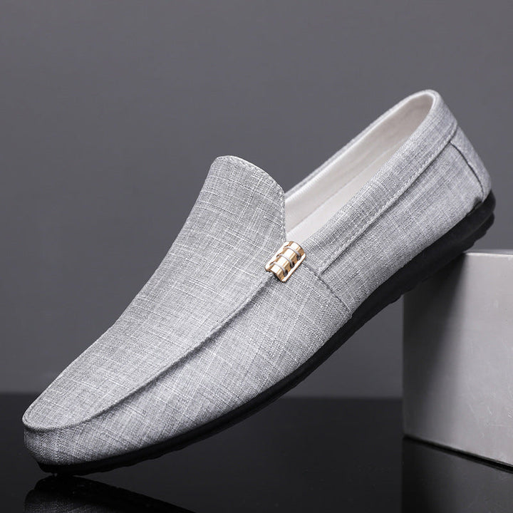 Moda uomo: mocassini slip-on punta tonda, scarpe casual comode per un look versatile e moderno.