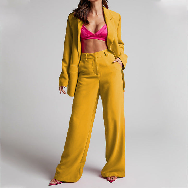 Completo donna giallo due pezzi: camicia elegante-casual e pantaloni gamba larga vita alta. Perfetto per un look chic.