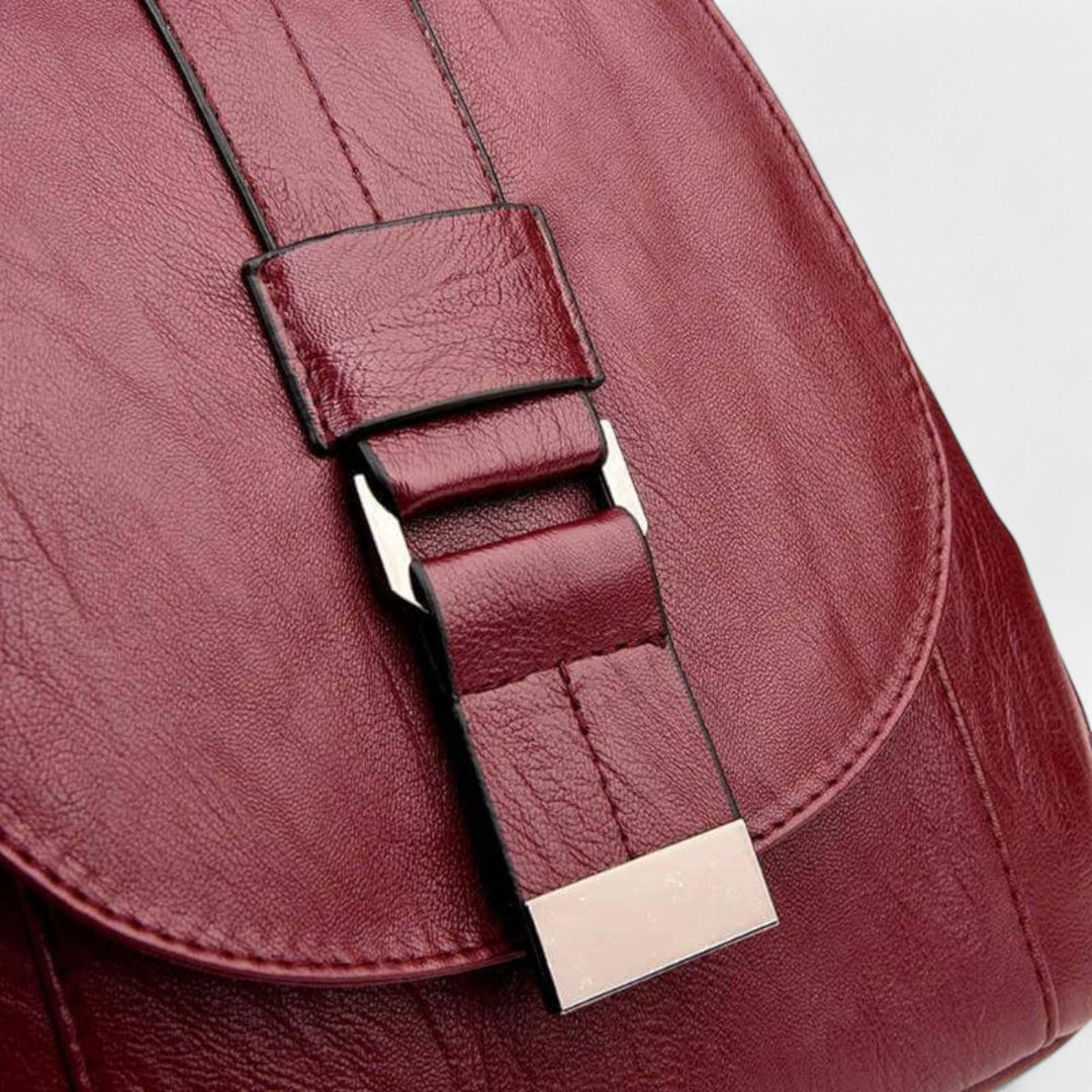 Zaino multicolore da donna con patta, un accessorio versatile per ogni occasione.