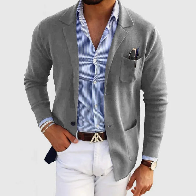 Giacca uomo avvolgente per autunno, blazer casual elegante, capospalla con collo strutturato.