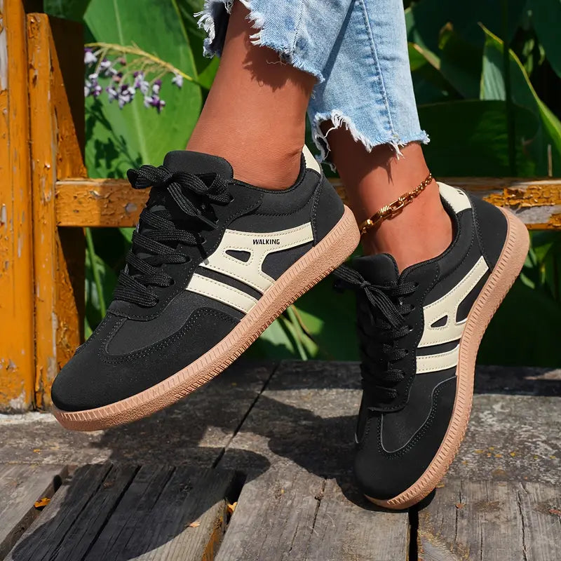 Sneakers donna retro chic nere/caffè. Scarpe casual con suola leggera, perfette per comfort quotidiano e moda.