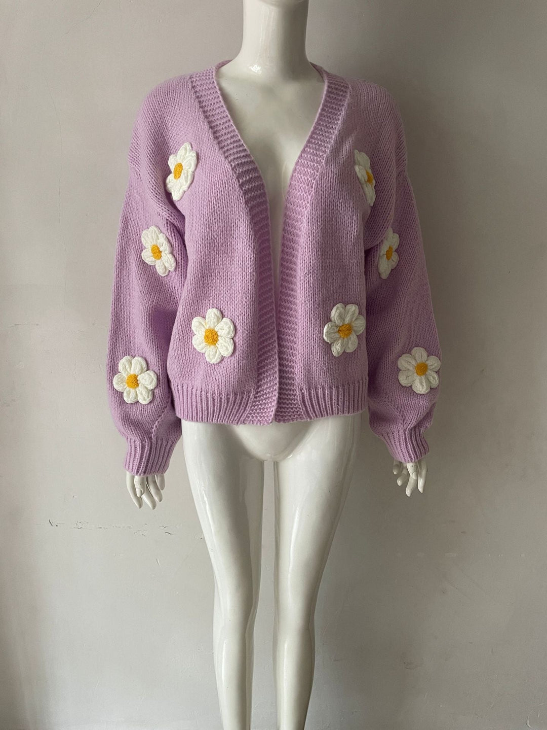 Cardigan donna versatile, morbido e ampio, con fantasia colorata. Ideale per uno stile casual chic.