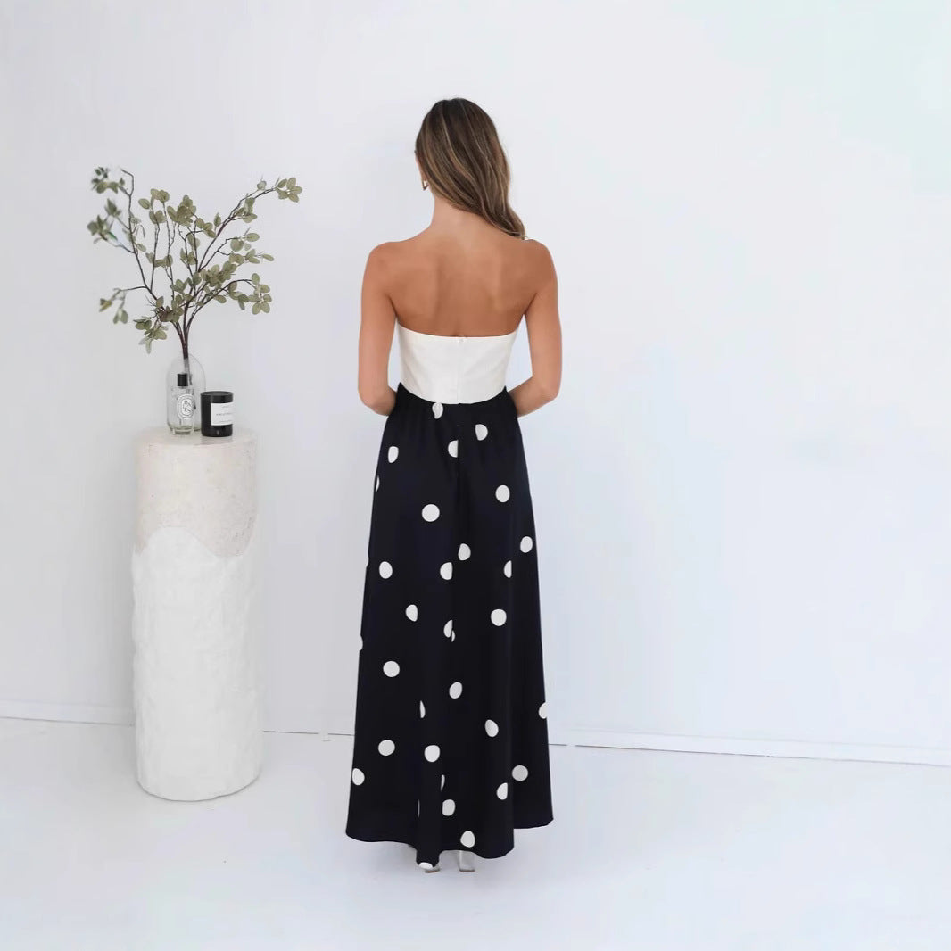 Maxi abito donna casual chic con stampa patchwork a pois. Vestito lungo senza spalline, perfetto per l'estate e la moda elegante.