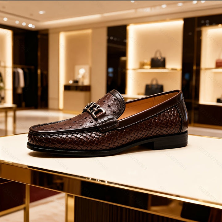 Mocassini uomo slip-on in pelle intrecciata, facili da indossare. Calzature casual per un look raffinato.