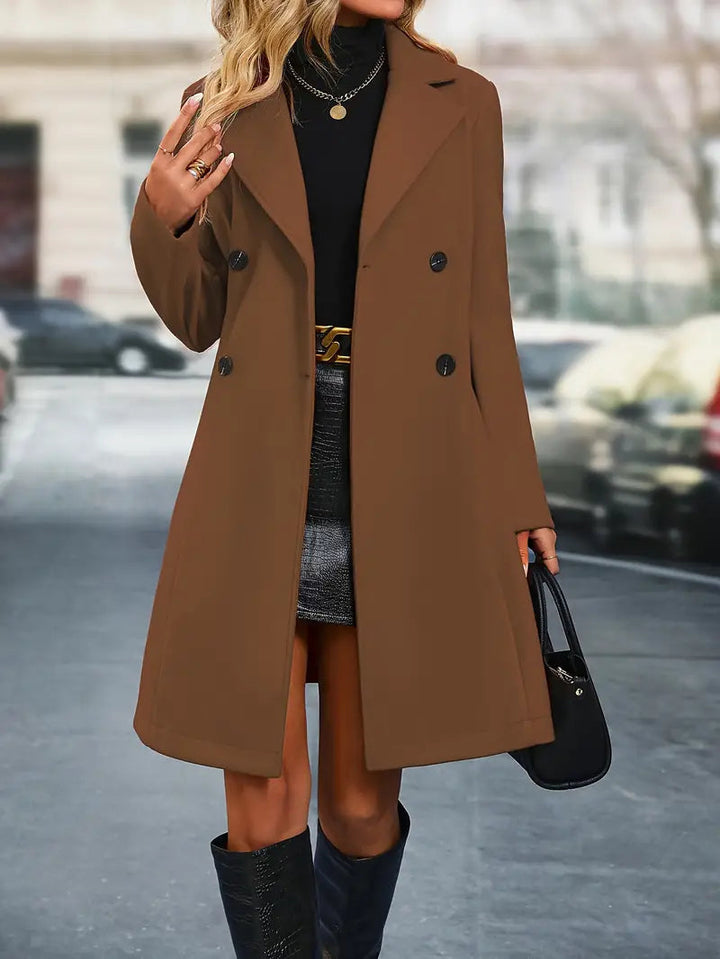Trench donna nero classico, doppiopetto e revers. Eleganza senza tempo per autunno/inverno.