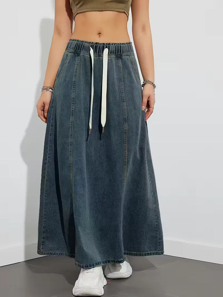 Gonna maxi in denim da donna con vita elasticizzata, comoda e versatile per look casual.