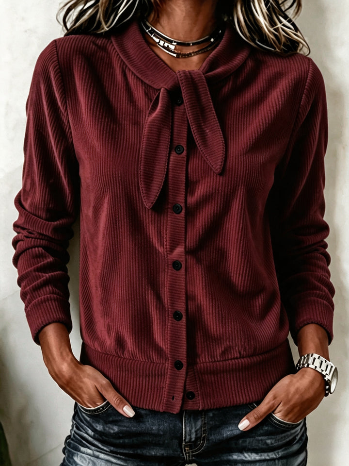 Maglione donna in velluto, morbido e raffinato, con fiocco e bottoni eleganti.