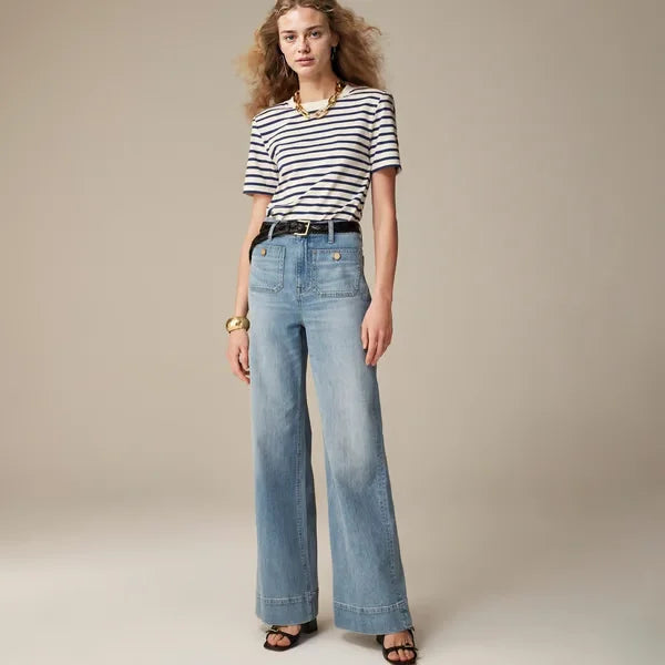 Jeans blu scuro donna, vita alta e gamba larga. Tocco casual e raffinato.