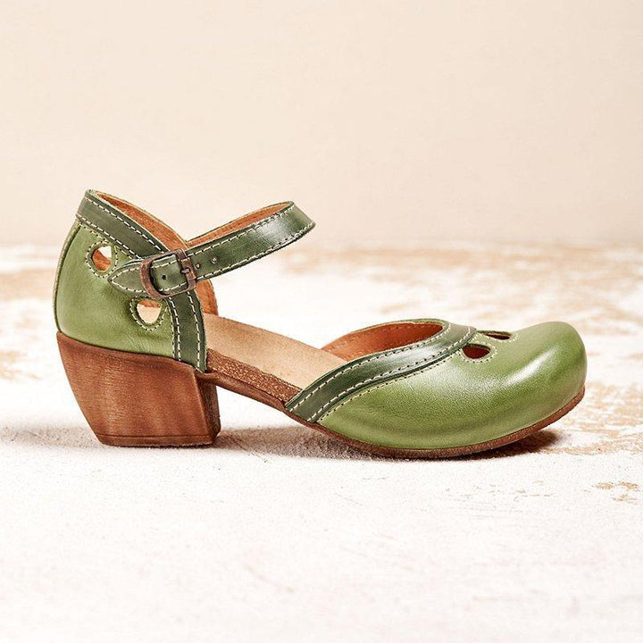 Sandali donna con tacco basso a blocco e cinturino alla caviglia, perfetti per look eleganti e casual.