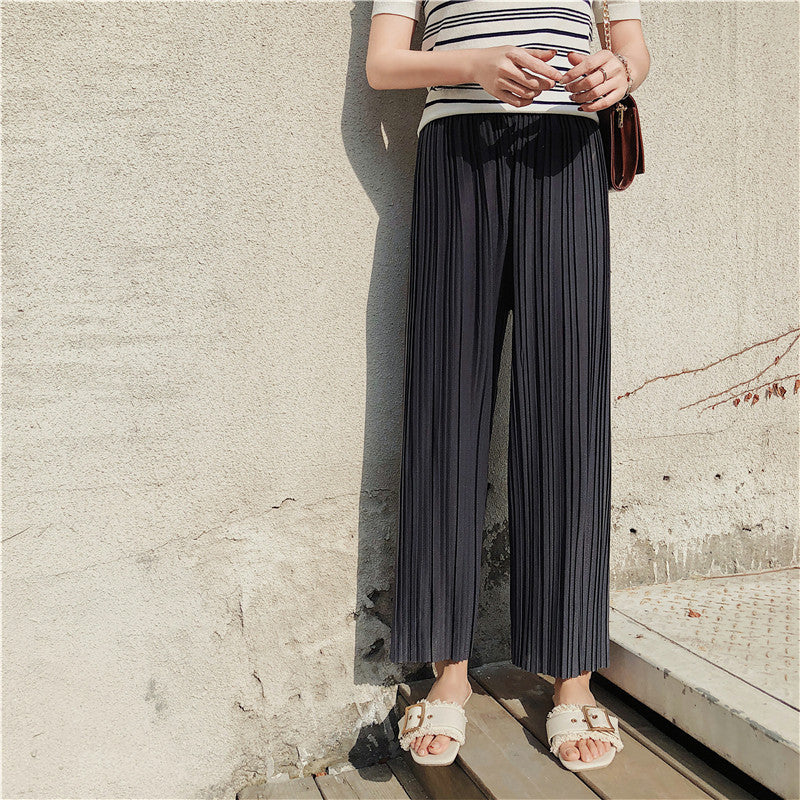Pantaloni cropped donna, a gamba larga e pieghettati, ideali per look casual e comodi, molto versatili.
