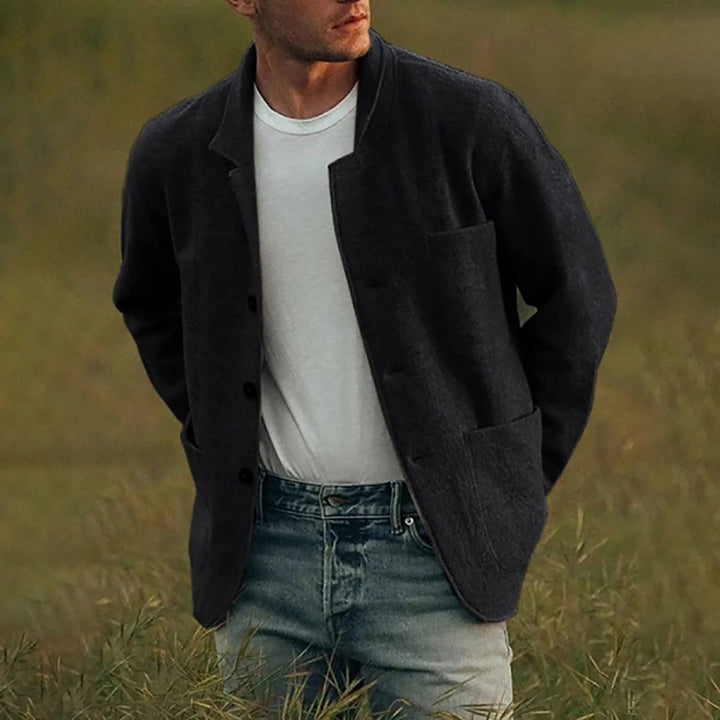Blazer uomo casual chic, nero. Ideale per un look moderno e abbigliamento maschile.