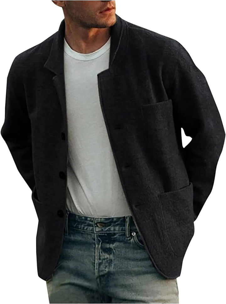 Giacca uomo blu elegante, multiuso. Per stile formale o un tocco di moda.