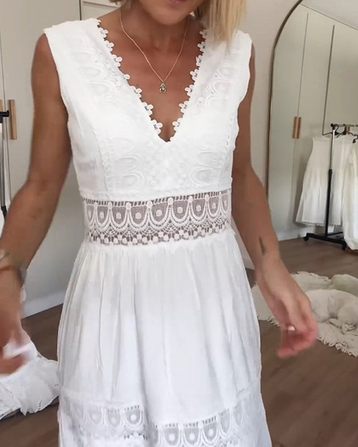 Abito lungo boho chic da donna con dettagli in pizzo, ideale per look estivi.