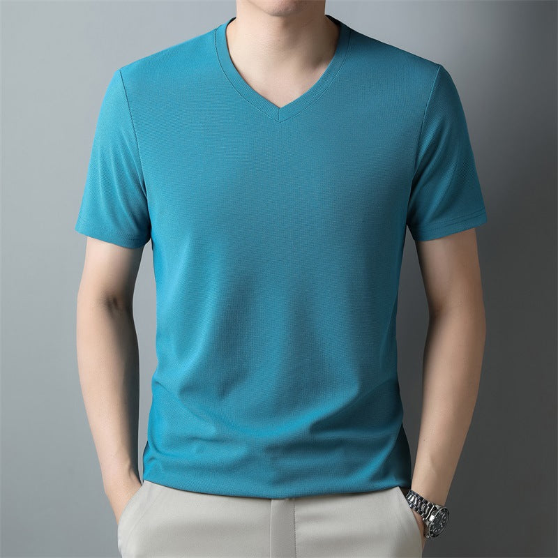 T-shirt uomo nera, scollo a V, maniche corte. Ideale per abbigliamento casual, vestibilità regolare e comfort estivo.