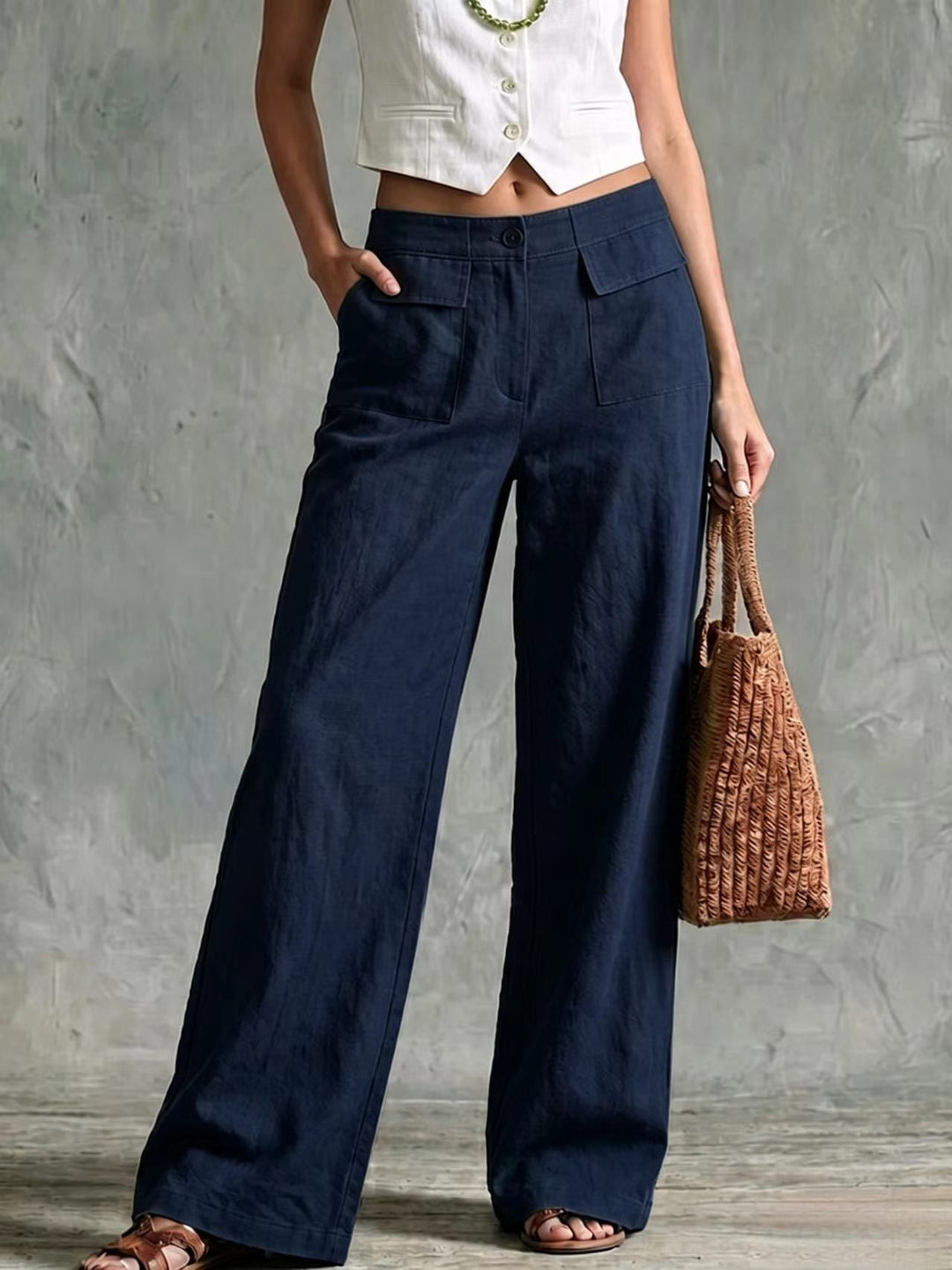 Pantaloni donna larghi e confortevoli, a vita alta con elastico, ideali per look casual chic.