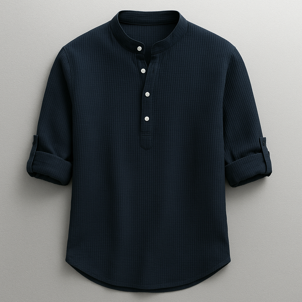 Camicia uomo slim fit frontale, colletto classico e bottoni. Dettaglio elegante per un look formale e sofisticato.
