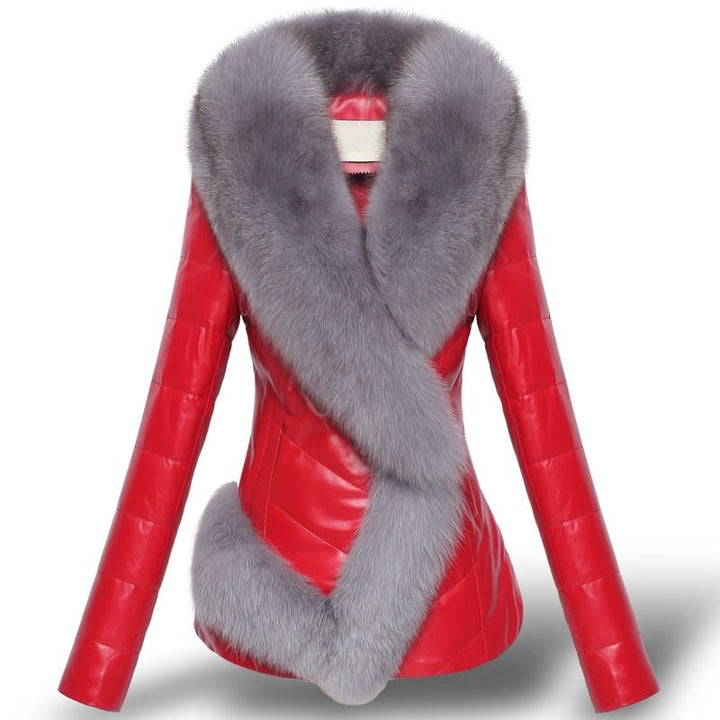 Cappotto donna invernale corto, taglio slim fit, con colletto morbido. Ottimo outwear elegante per l'inverno.