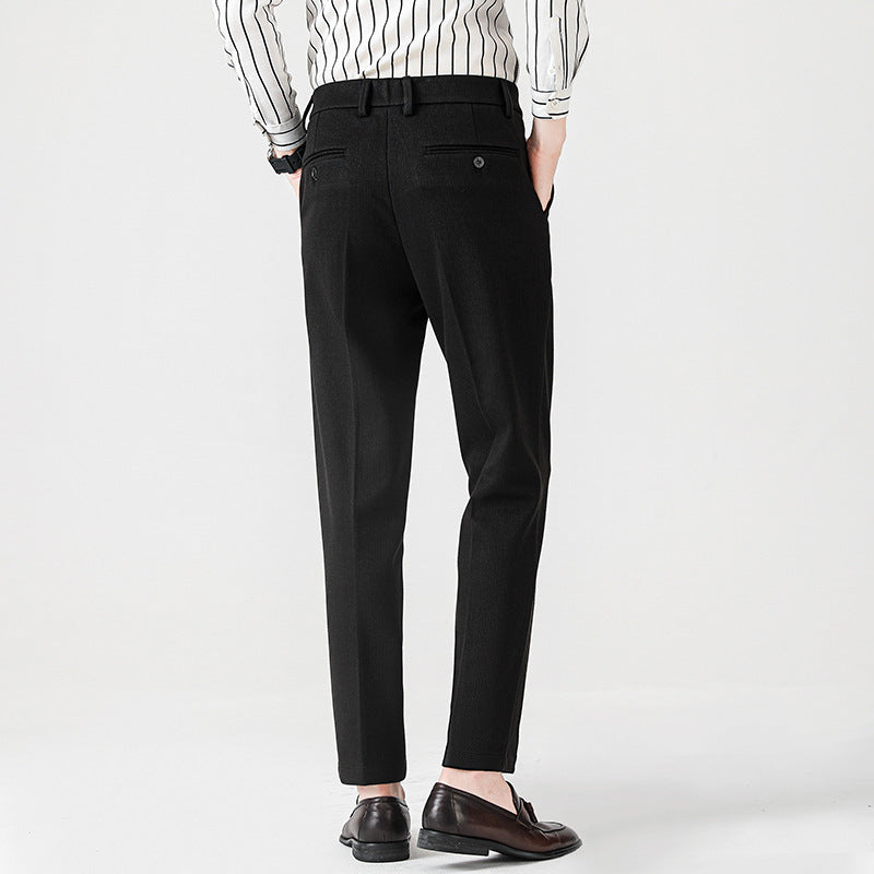 Pantaloni uomo eleganti neri, versatili, con taglio dritto e vita media, perfetti per business e cerimonie formali.