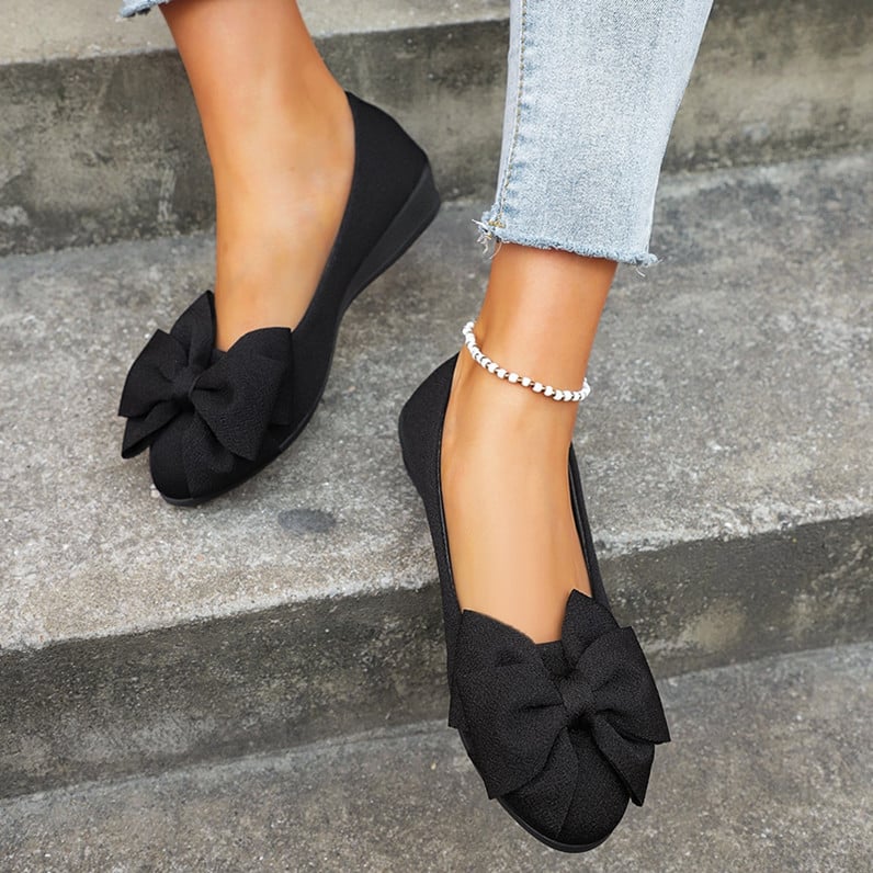 Mocassini donna in pelle slip-on con fiocco, scarpe comode ed eleganti per la moda femminile.