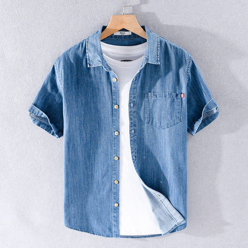 Camicia di jeans uomo a maniche corte, blu, perfetta per un look casual estivo. Ideale per primavera ed estate.