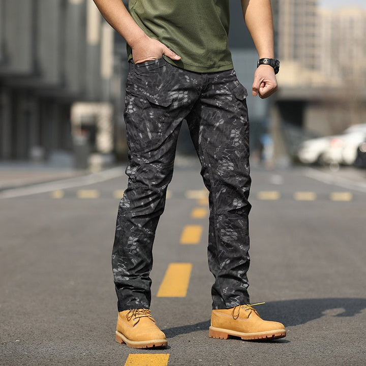 Pantaloni autunno uomo, robusti e confortevoli, con protezione antivento e impermeabile per ogni attività.