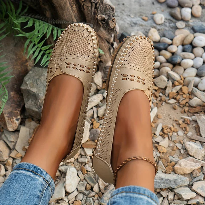 Scarpe donna ortopediche eleganti marroni, combinano supporto terapeutico con uno stile casual chic.