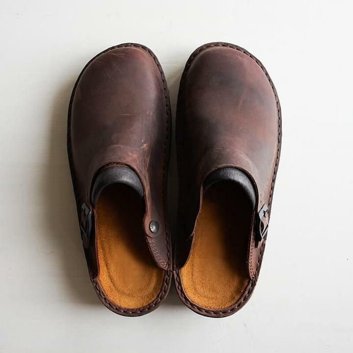 Muli uomo casual, calzature versatili con soletta imbottita. Ideali per la moda maschile e abbigliamento relax.