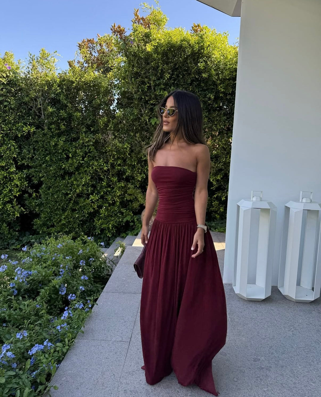 Abito da sera lungo donna senza spalline, con elegante drappeggio. Perfetto per feste e cerimonie.