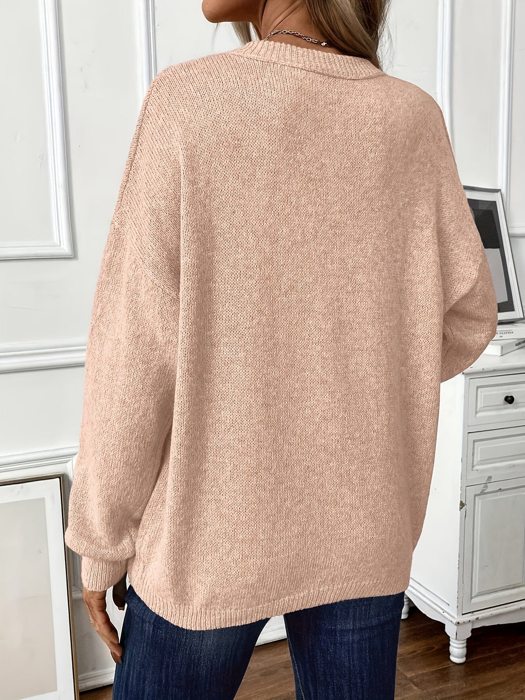Maglione donna marrone casual chic girocollo, maniche lunghe. Caldo e comodo, abbigliamento perfetto per l'inverno.