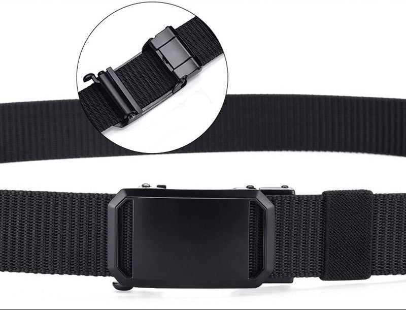 Accessorio uomo: cintura in nylon robusto con fibbia automatica, sistema senza fori per massima comodità.