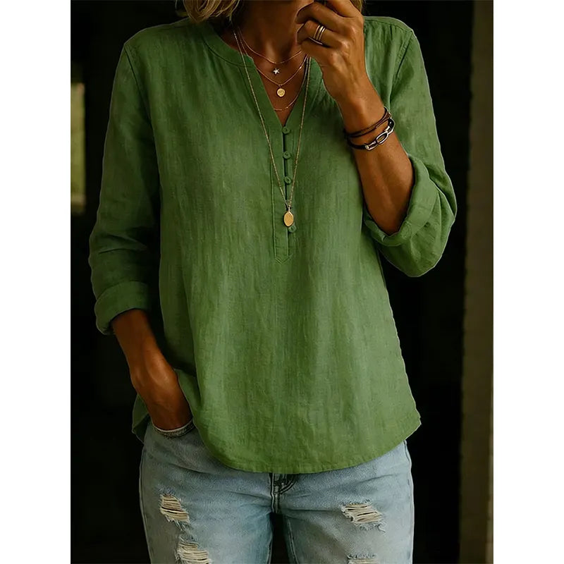 Camicia donna versatile con collo a V, bottoni e maniche arrotolabili. Moda comoda.