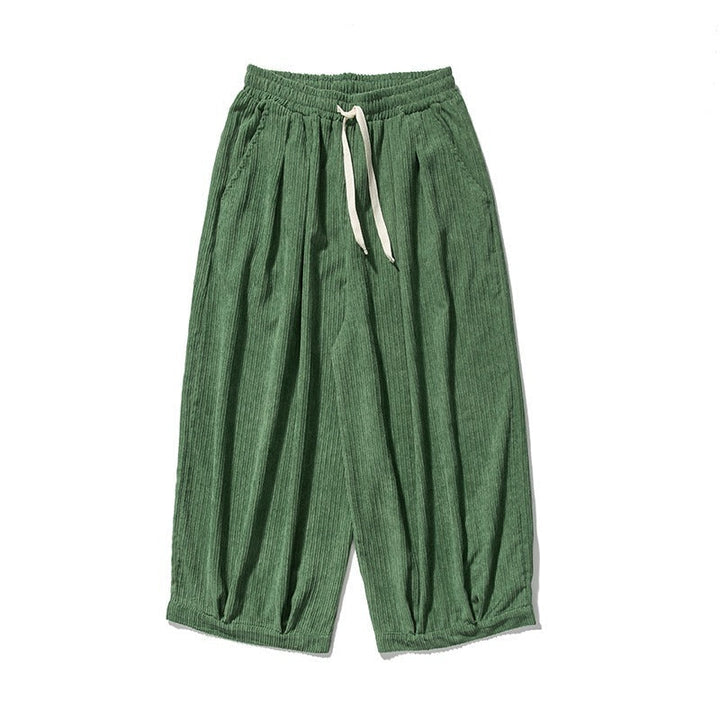 Pantaloni ampi da uomo, pieghettati e con vestibilità rilassata, per stile e comfort quotidiano.