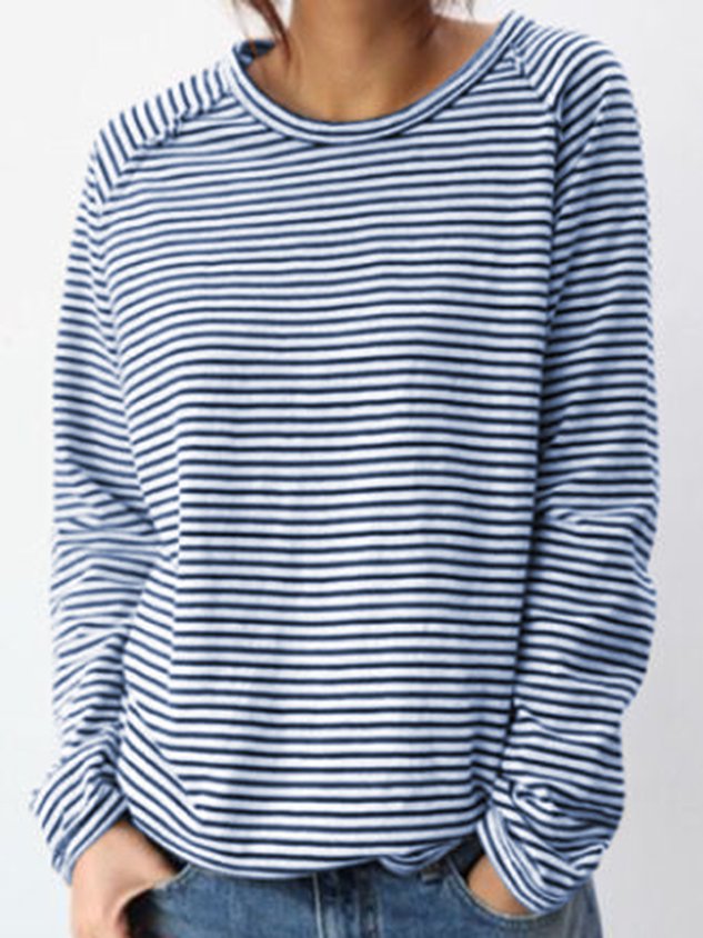 T-shirt donna a righe, maniche lunghe, girocollo, vestibilità comoda, disponibile in taglie forti.