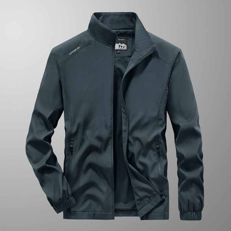 Giacca uomo versatile in cotone con collo alto, vestibilità ampia. Perfetta per uno stile casual comodo.
