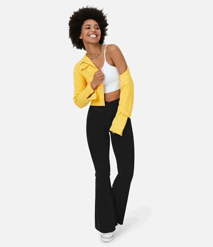 Confortevoli jeans bootcut elasticizzati da donna, a vita alta e con tasche, per libertà di movimento.