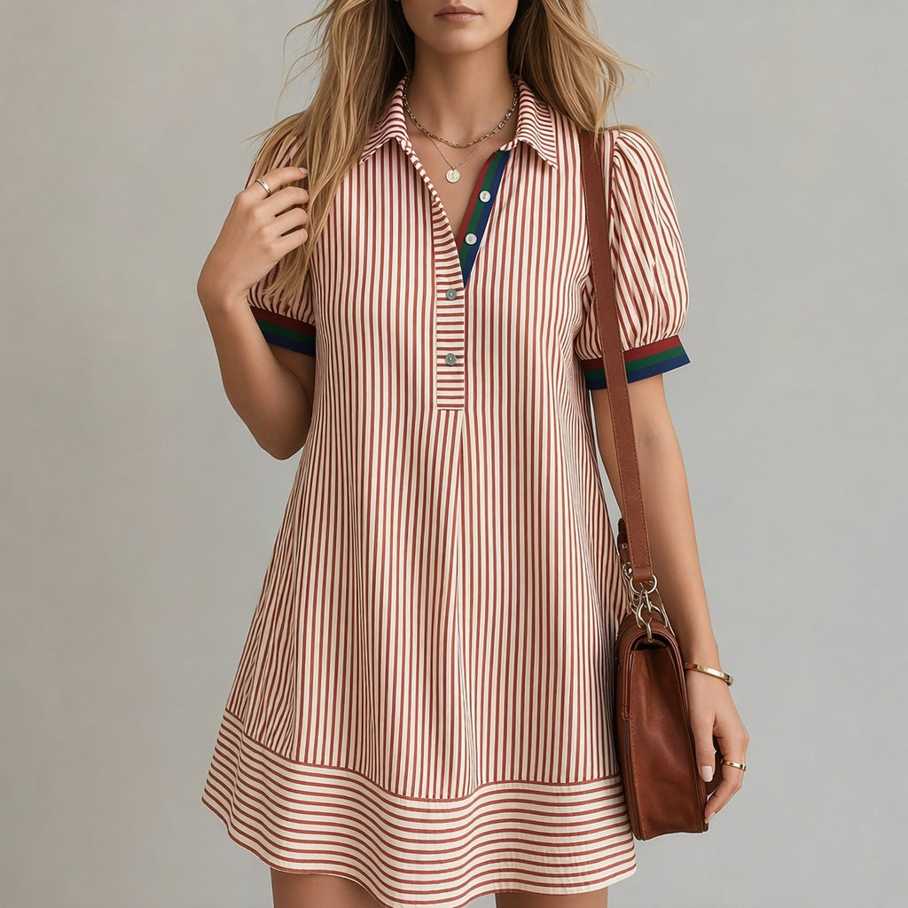 Vestito a righe donna con maniche a sbuffo. Stile elegante e moderno, perfetto per un look sofisticato estivo.