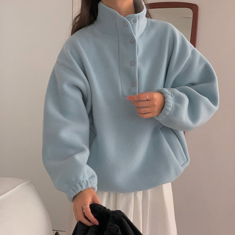 Maglione collo alto donna blu, caldo e comodo per l'inverno. Perfetto per un outfit casual chic.