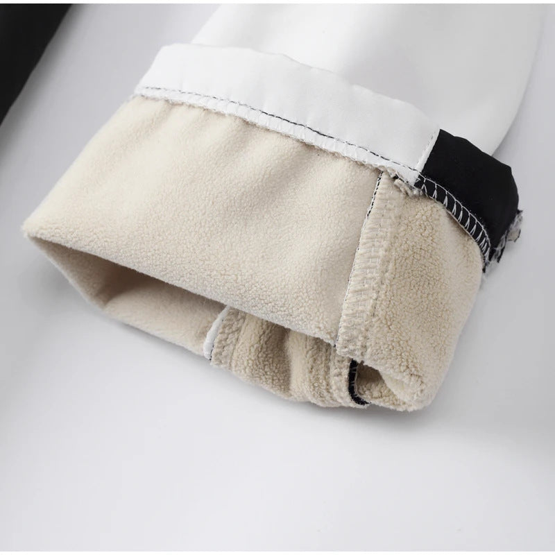 Abbigliamento sci donna per l'inverno, vita alta, garantisce calore e libertà di movimento.