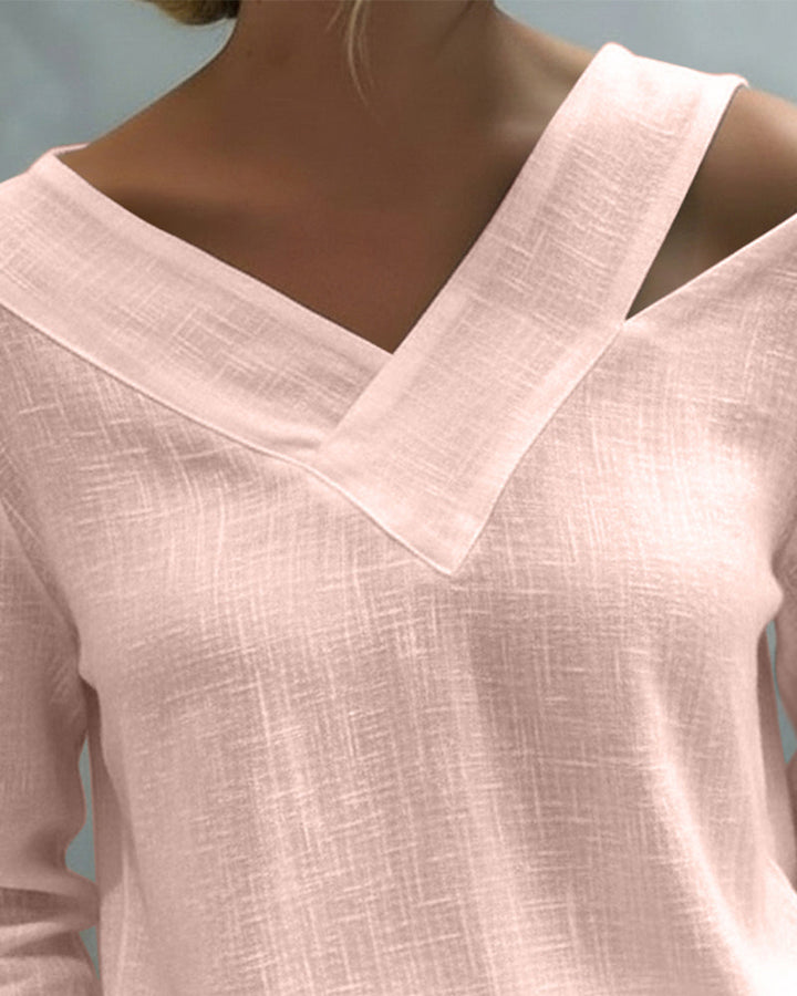 Top donna casual chic con scollo a V asimmetrico, un capo versatile per ogni guardaroba femminile.