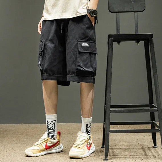 Shorts Uomo Cargo Estivi con ampie tasche laterali, ideali per tempo libero e comodità.