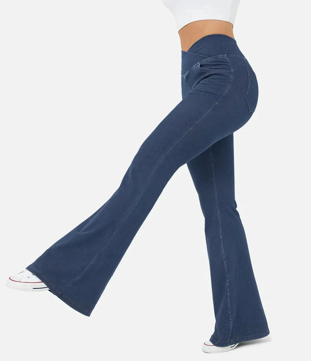 Eleganti jeans bootcut neri da donna a vita alta, elasticizzati, con tasche, ideali per ogni occasione.