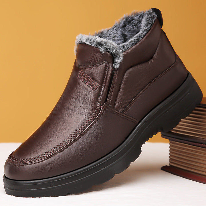 Stivali slip-on uomo antiscivolo, perfetti per la stabilità in inverno. Calzature comode e facili da indossare.
