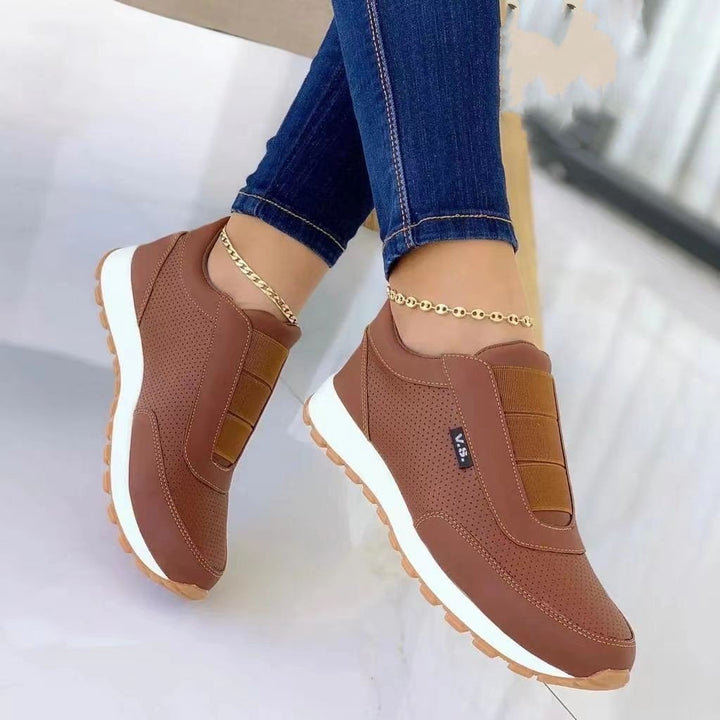 Eleganti sneakers slip-on donna blu, marrone o nere, design casual con punta tonda per uno stile versatile.