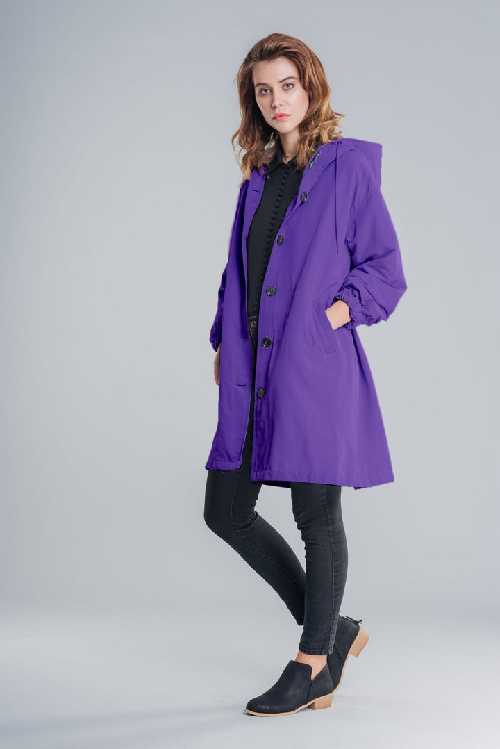 Giacca donna impermeabile oversize, perfetta come trench per escursioni o look casual.