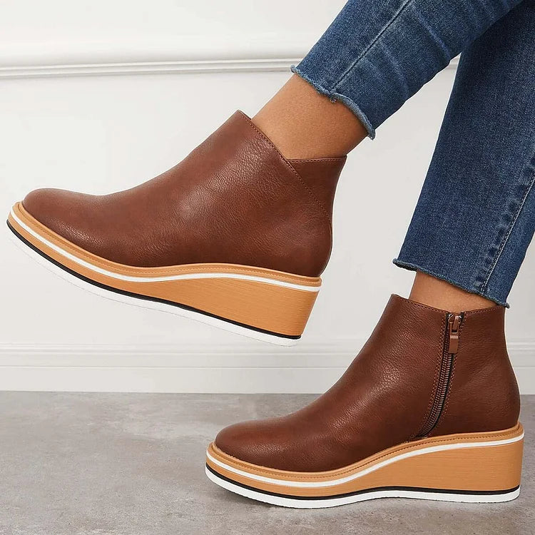 Stivali donna in suede bordeaux, calzature di lusso per un look autunnale audace e raffinato.