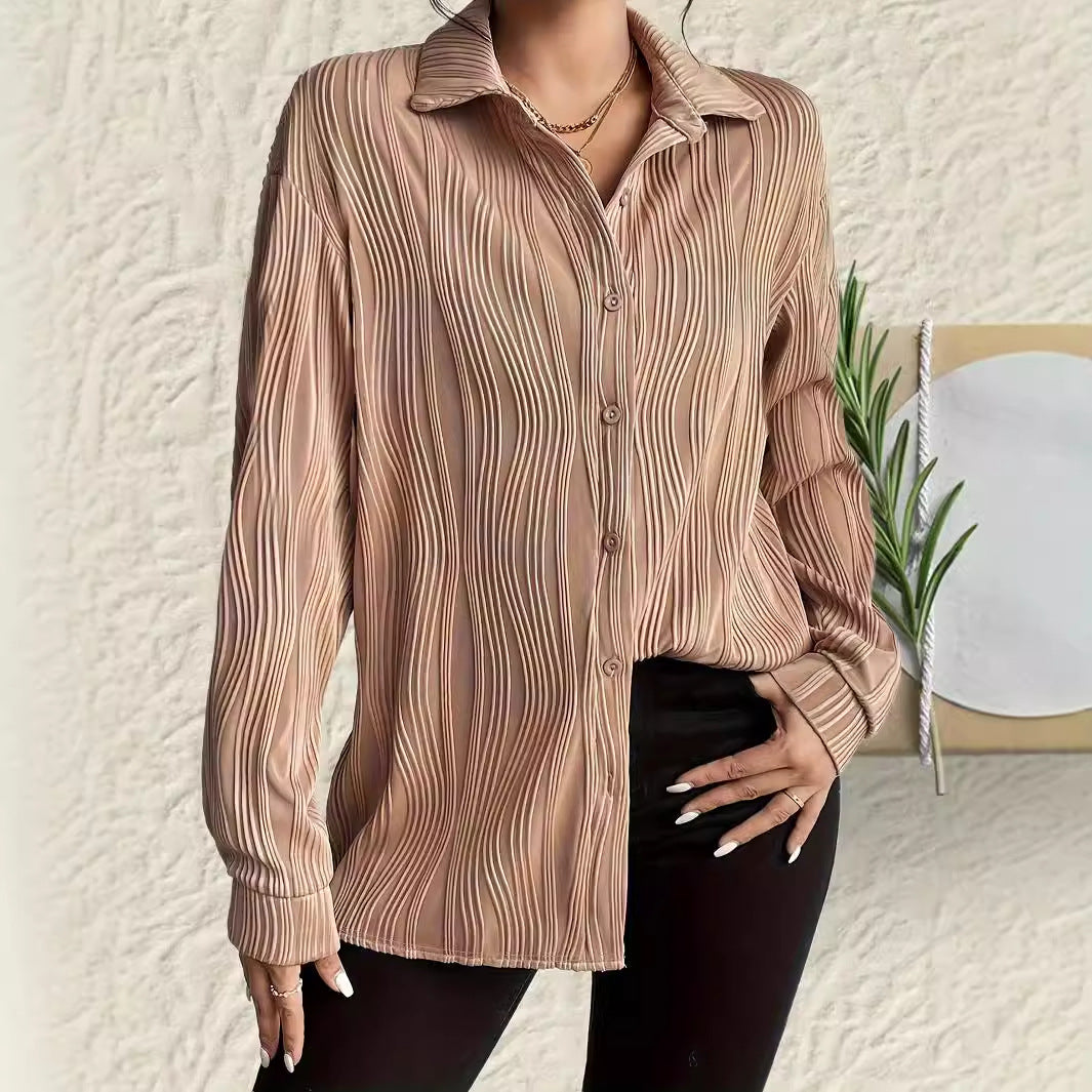Camicia donna taglie forti elegante marrone chiaro a manica lunga, perfetta per ufficio o look casual chic.