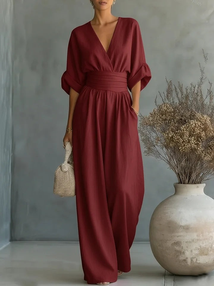 Tuta intera bianca per donna con scollo a V e pantaloni a palazzo, stile moderno e raffinato.